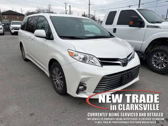 2018 Toyota Sienna XLE Premium FWD photo