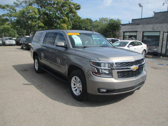 2019 Chevrolet Suburban LT 4WD photo