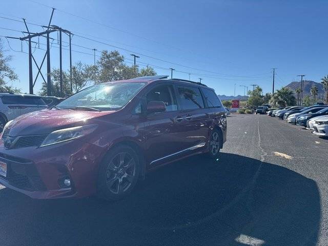 2018 Toyota Sienna SE Premium FWD photo