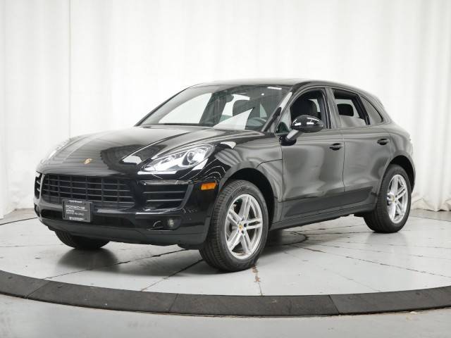 2018 Porsche Macan  AWD photo