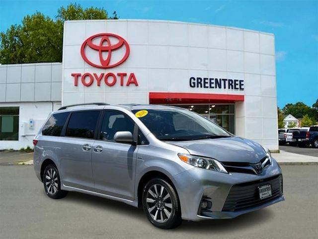 2018 Toyota Sienna XLE Premium AWD photo