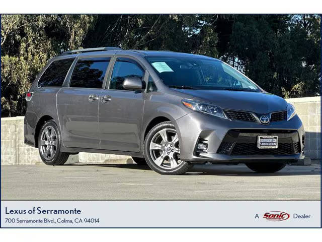 2018 Toyota Sienna SE FWD photo