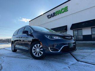 2018 Chrysler Pacifica Minivan Touring L Plus FWD photo