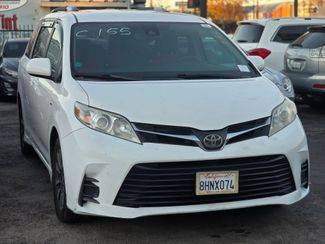 2018 Toyota Sienna LE AWD photo