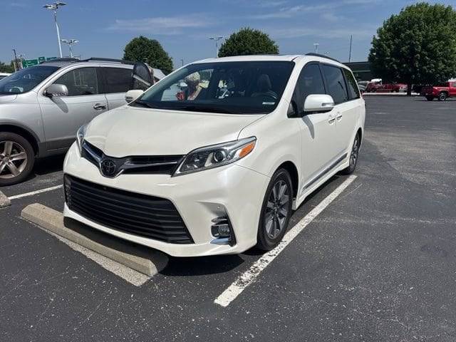2018 Toyota Sienna Limited Premium FWD photo