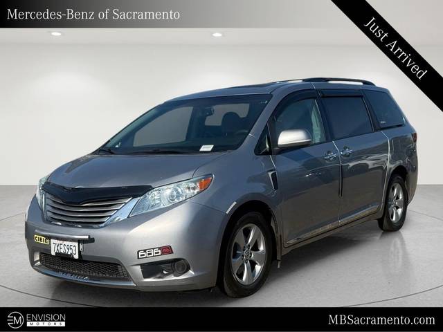 2017 Toyota Sienna LE FWD photo