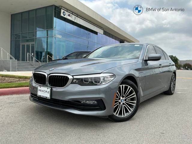 2018 BMW 5 Series 530e iPerformance RWD photo
