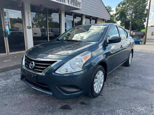 2016 Nissan Versa S FWD photo