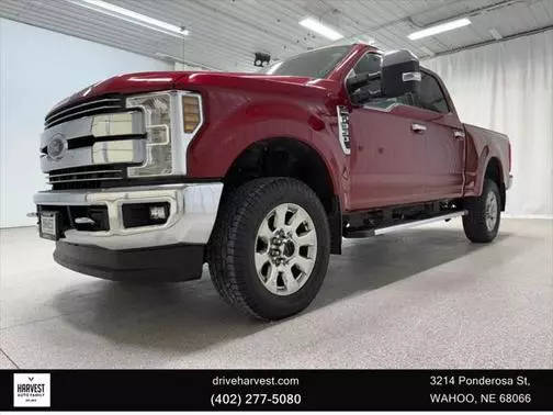 2019 Ford F-350 Super Duty LARIAT 4WD photo