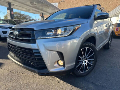 2018 Toyota Highlander SE FWD photo