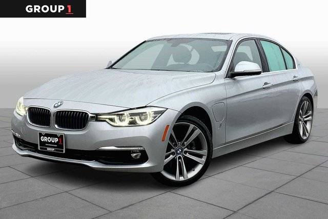 2018 BMW 3 Series 330e iPerformance RWD photo