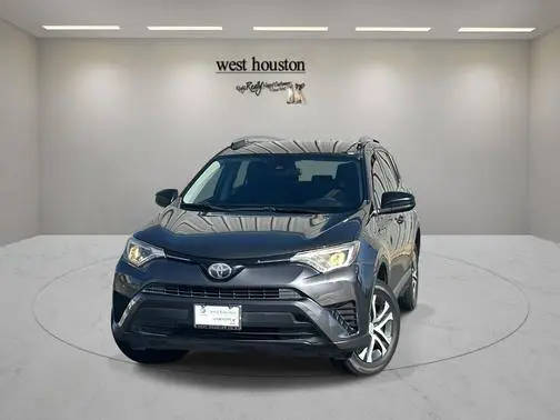 2018 Toyota RAV4 LE FWD photo
