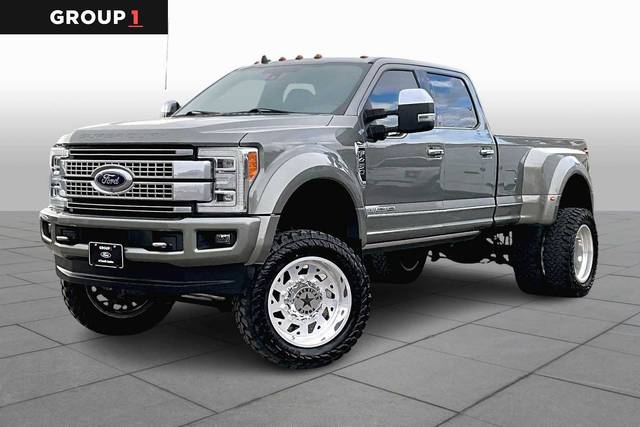 2019 Ford F-450 Super Duty Platinum 4WD photo