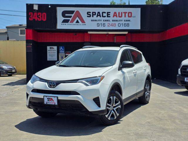 2018 Toyota RAV4 LE FWD photo