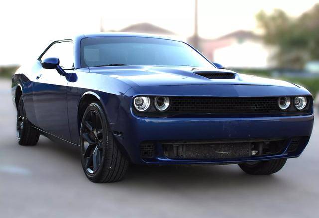 2018 Dodge Challenger SXT RWD photo