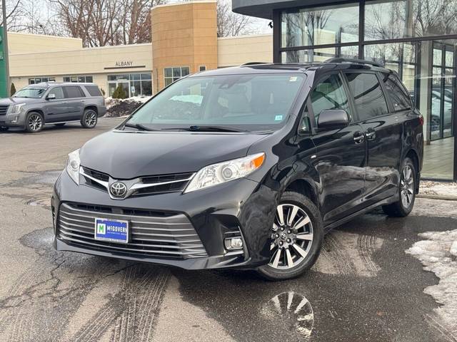 2018 Toyota Sienna XLE Premium AWD photo