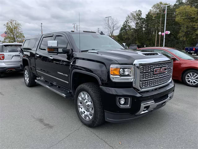 2019 GMC Sierra 2500HD Denali 4WD photo