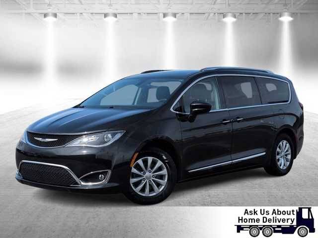 2018 Chrysler Pacifica Minivan Touring L Plus FWD photo