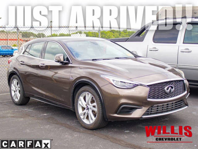 2017 Infiniti QX30 Luxury FWD photo