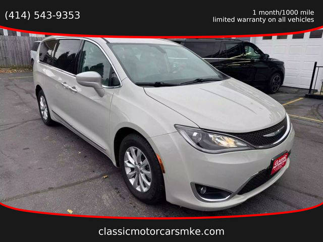 2017 Chrysler Pacifica Minivan Touring-L FWD photo