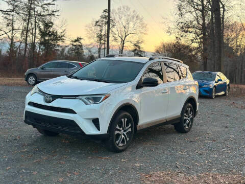 2018 Toyota RAV4 LE FWD photo