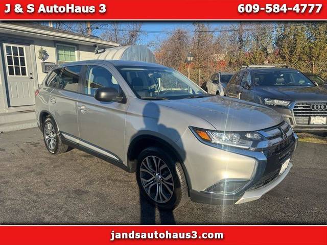 2018 Mitsubishi Outlander ES FWD photo