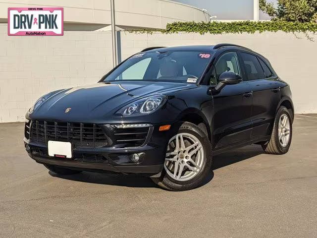 2018 Porsche Macan  AWD photo