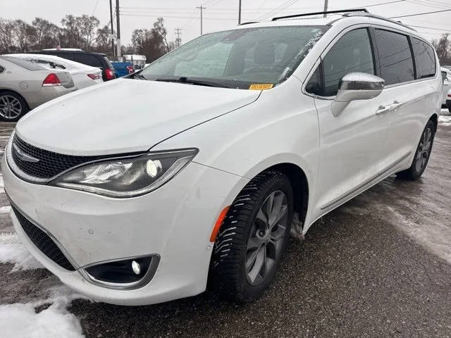 2018 Chrysler Pacifica Minivan Limited FWD photo