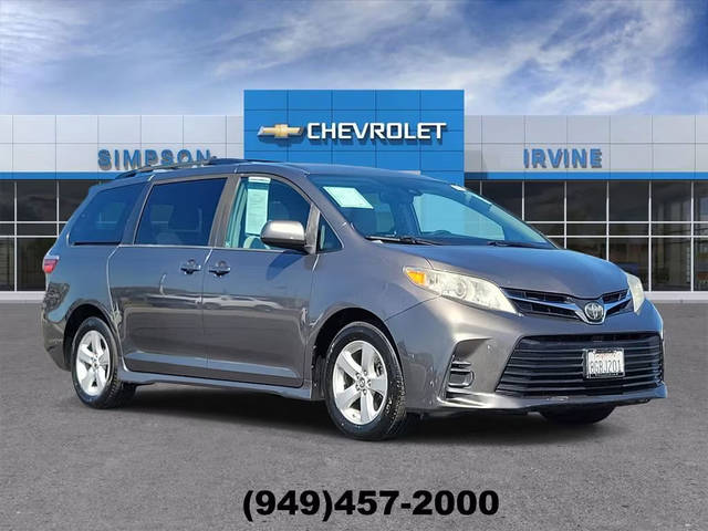 2018 Toyota Sienna LE FWD photo