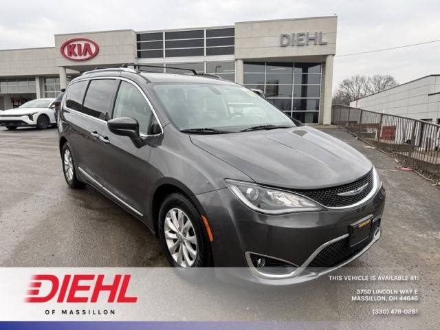 2018 Chrysler Pacifica Minivan Touring L FWD photo