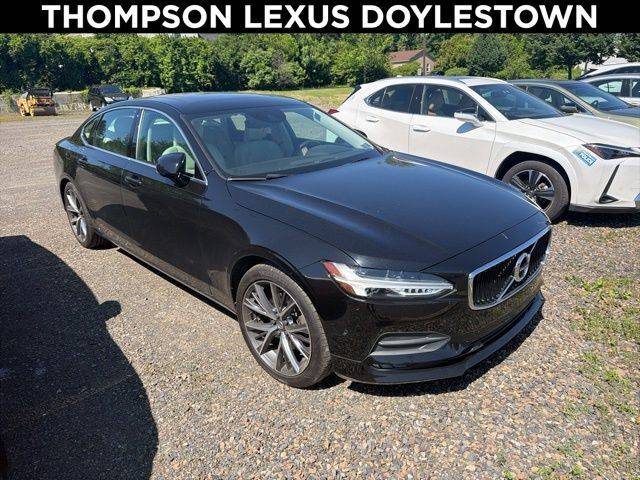 2018 Volvo S90 Momentum AWD photo