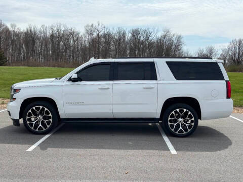 2017 Chevrolet Suburban LT 4WD photo