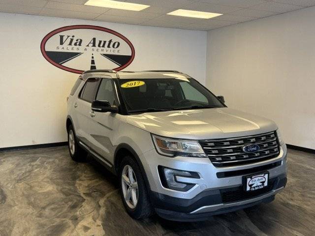 2017 Ford Explorer XLT 4WD photo