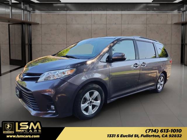 2018 Toyota Sienna LE FWD photo