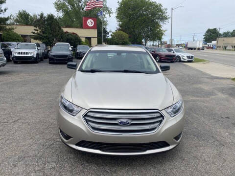 2018 Ford Taurus SE FWD photo