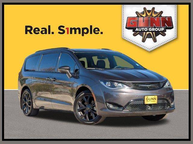2018 Chrysler Pacifica Minivan Limited FWD photo