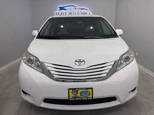 2015 Toyota Sienna LE FWD photo