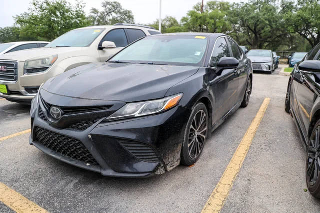2018 Toyota Camry SE FWD photo
