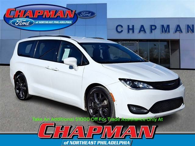 2018 Chrysler Pacifica Minivan Touring Plus FWD photo