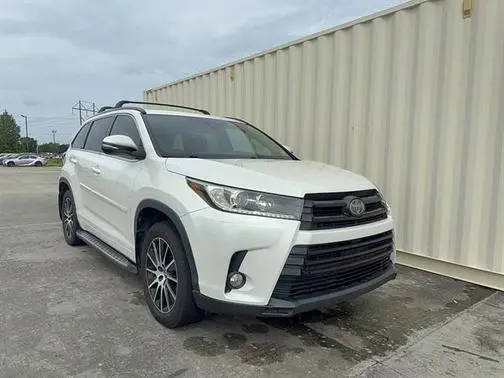 2018 Toyota Highlander SE FWD photo
