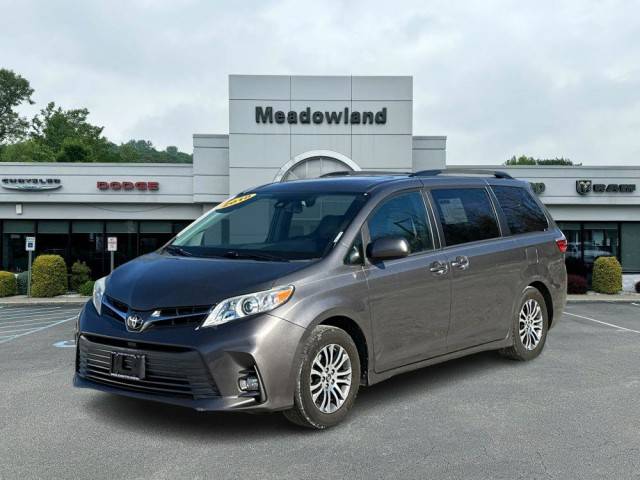 2018 Toyota Sienna XLE FWD photo