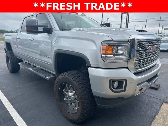 2019 GMC Sierra 2500HD Denali 4WD photo