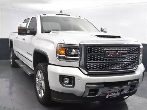 2019 GMC Sierra 2500HD Denali 4WD photo