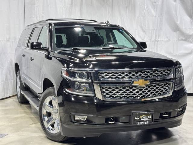 2019 Chevrolet Suburban LT 4WD photo