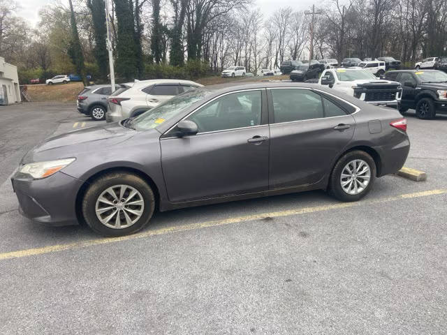 2015 Toyota Camry LE FWD photo