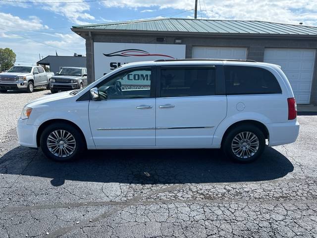 2015 Chrysler Town and Country Touring-L FWD photo