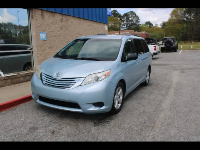2015 Toyota Sienna LE FWD photo