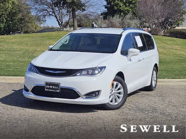 2019 Chrysler Pacifica Minivan Touring L FWD photo