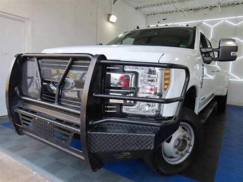 2019 Ford F-350 Super Duty LARIAT 4WD photo