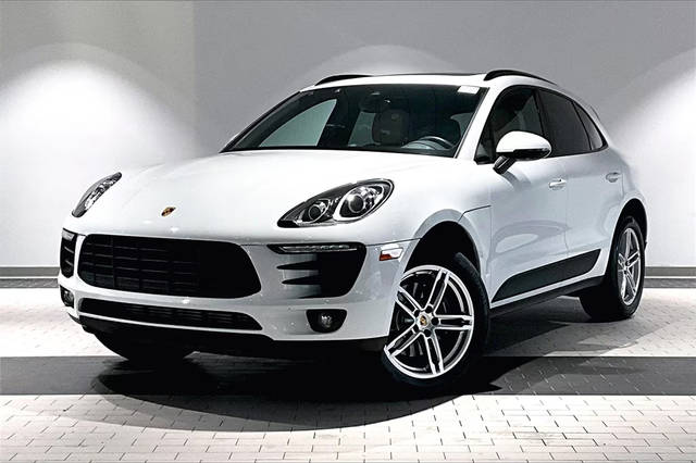 2018 Porsche Macan  AWD photo